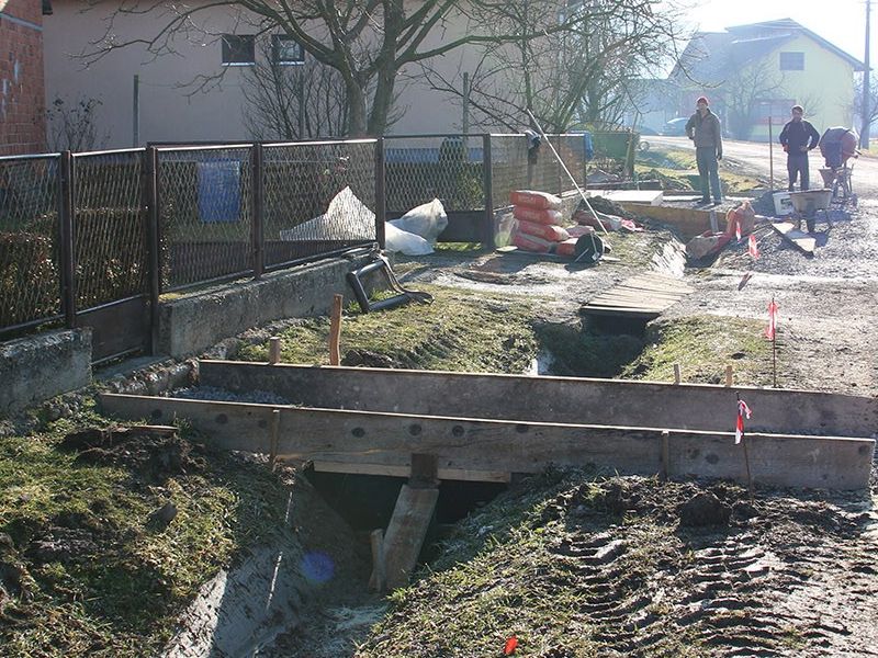 dio prokopanog kanala kod križanja Omanovačke i Lipičke