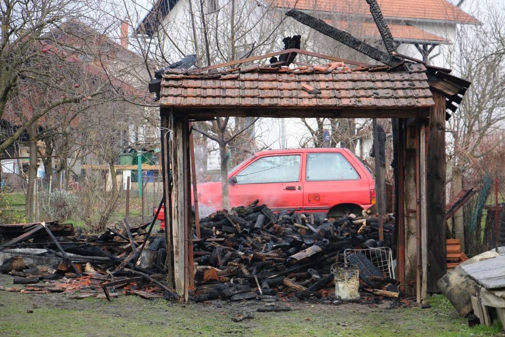 ostaci opažarene garaže dan nakon požara, 1.12.2016.