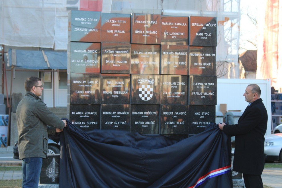 Tomo Medved i Željko Mance otkrivaju spomenik