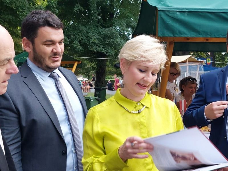 Tradicionalna manifestacija „Lipovljanski susreti“ slovi kao najveća manifestacija nacionalnih manjina u Republici Hrvatskoj.