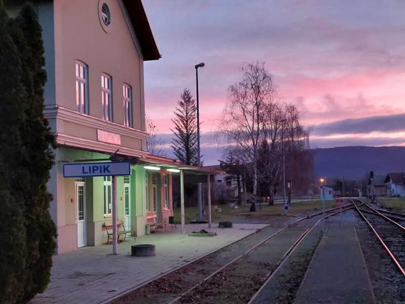 Željeznički kolodvor u Lipiku / Compas.hr