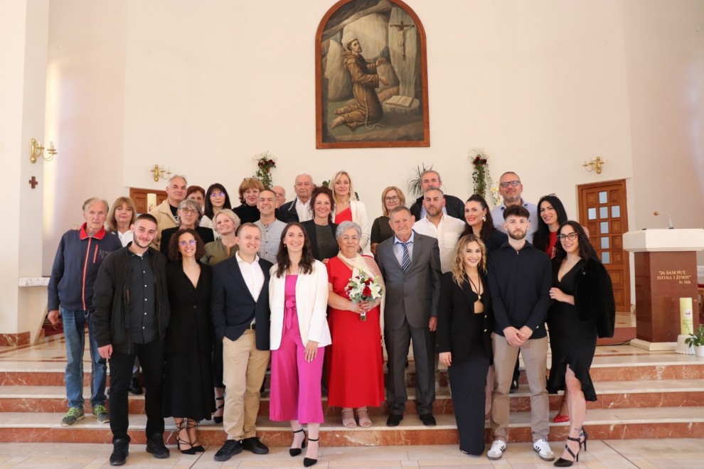 Jasna i Niko Rade iz Dobrovca obnovili bračne zavjete u krugu obitelji i prijatelja / Compas.hr